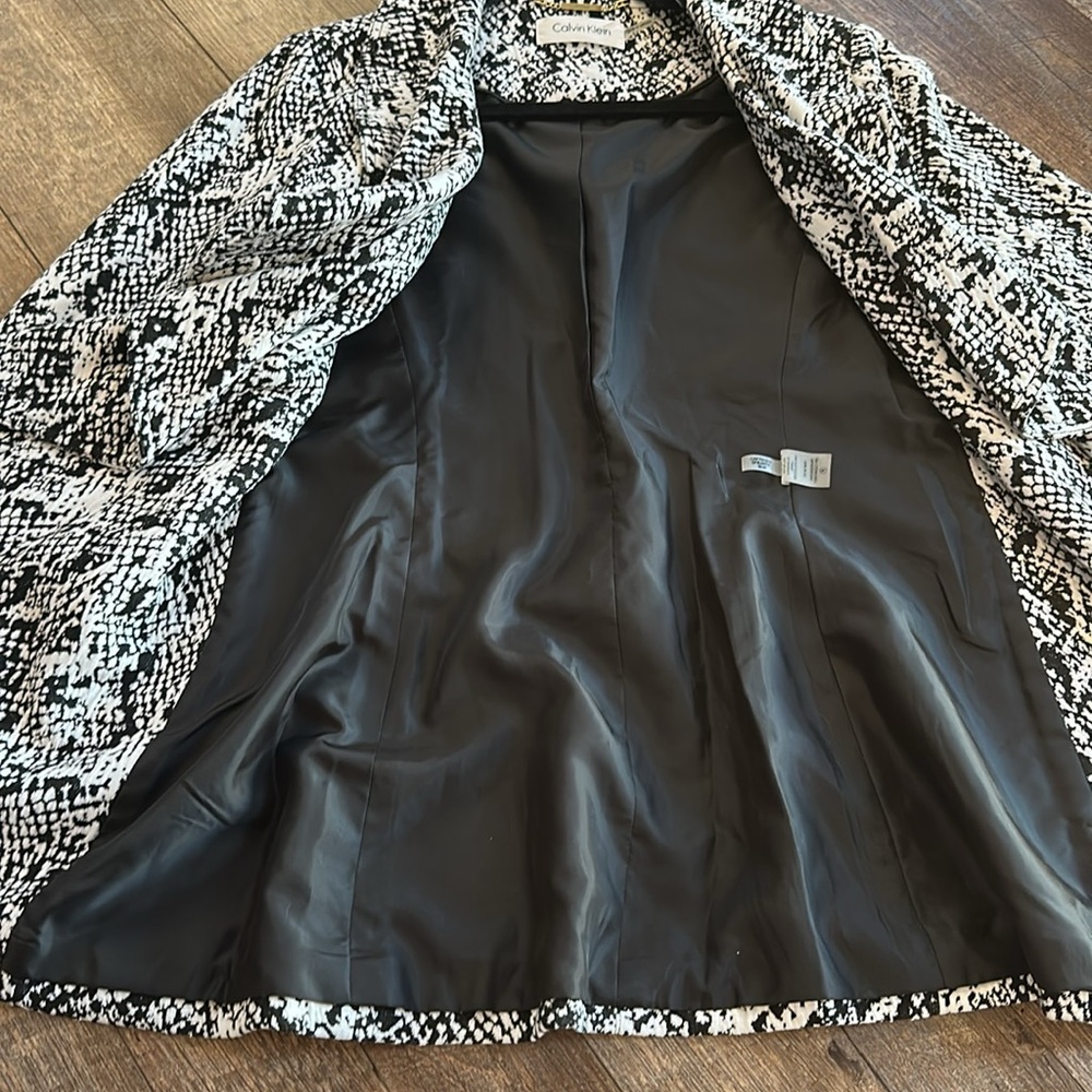 Calvin Klein Black and White Patterned Open-Front Blazer - Picture 12 of 15